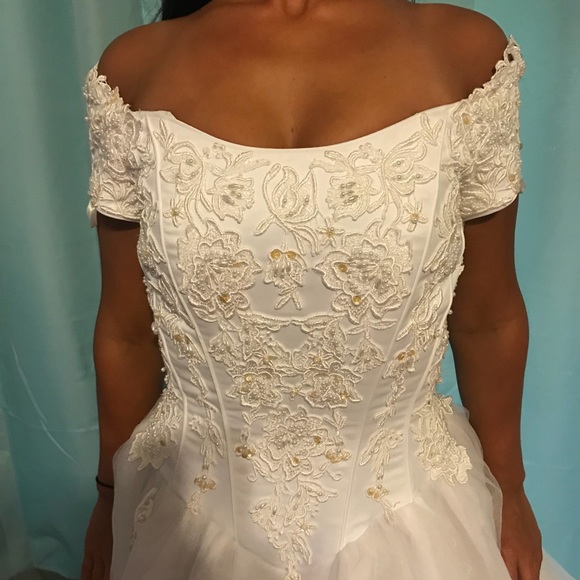 Lady Roi Bridal Wedding Gown Size 4 - Picture 4 of 8